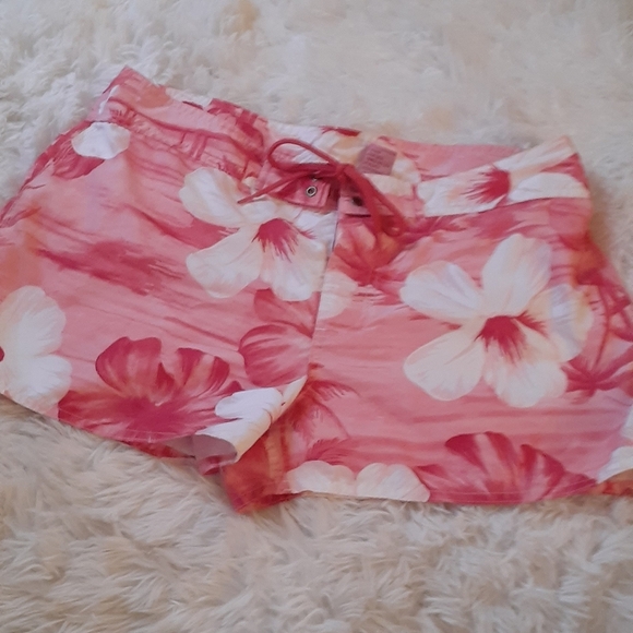 Island girl 💗🤍💗🤍 pink and white shorts - Picture 1 of 3